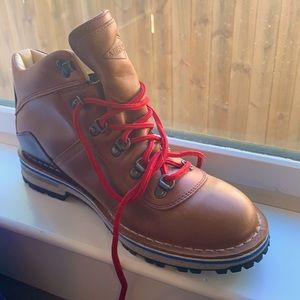 Merrell Sugarbush Women’s Hiking Boots NWT